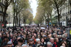 Průvodů proti antisemitismu se podle policie zúčastnilo ve Francii přes 180 tisíc lidí
