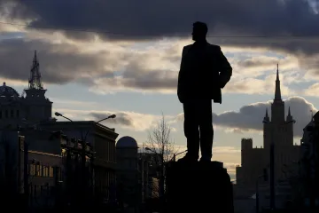 V Rusku obvinili básníka podle paragrafu o národní bezpečnosti. Recitoval protiválečné verše