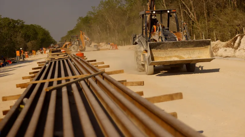 Stavba železnice napříč Yucatánem