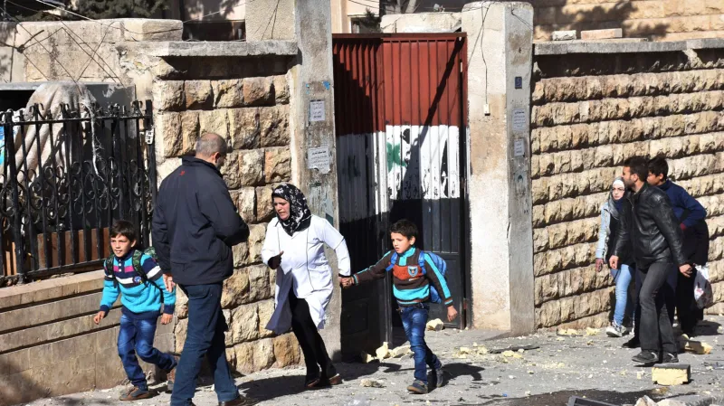 Evakuace dětí ze školy v Aleppu