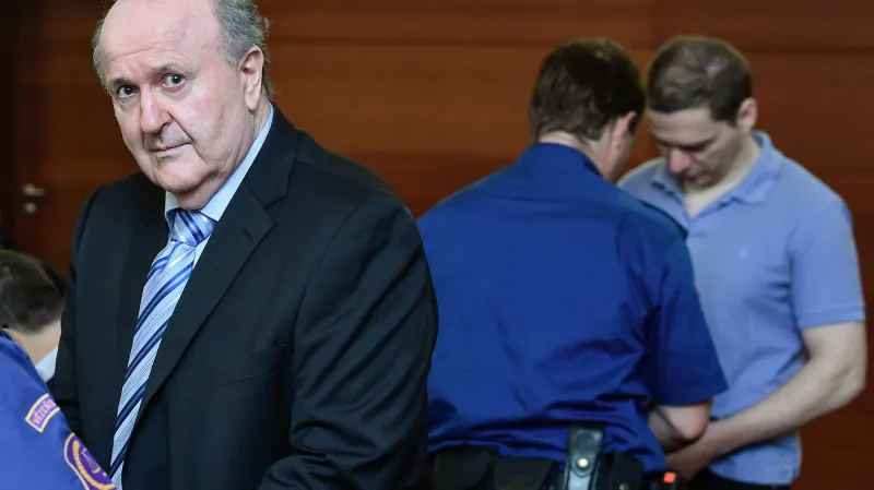 Obžalovaní Petr Jendrísek (vlevo) a Jan Nečásek (vzadu vpravo)