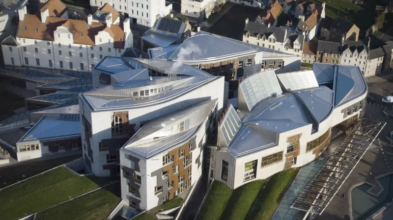 Sídlo skotského parlamentu v edinburském Holyroodu