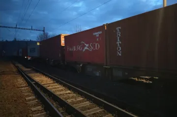 Omezení na trati v brněnských Maloměřicích kvůli atypické výhybce potrvá týdny