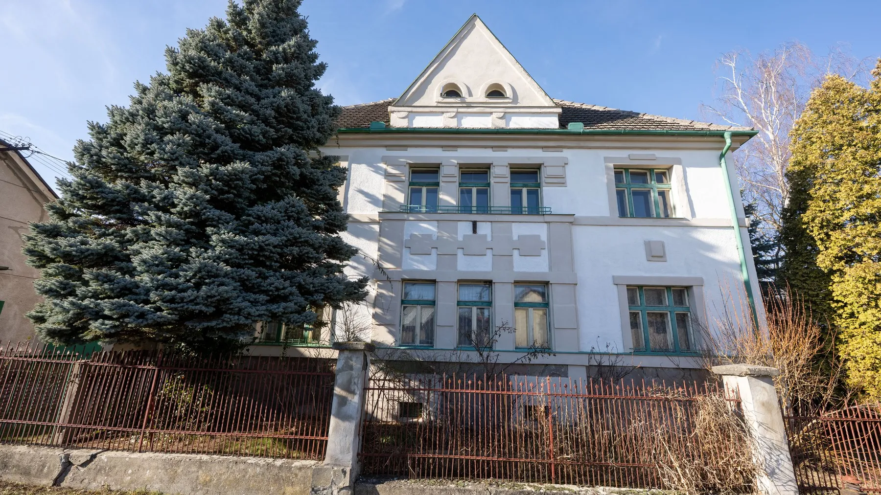 Obce raději kupují zchátralé nemovitosti, obávají se vzniku problémových ubytoven