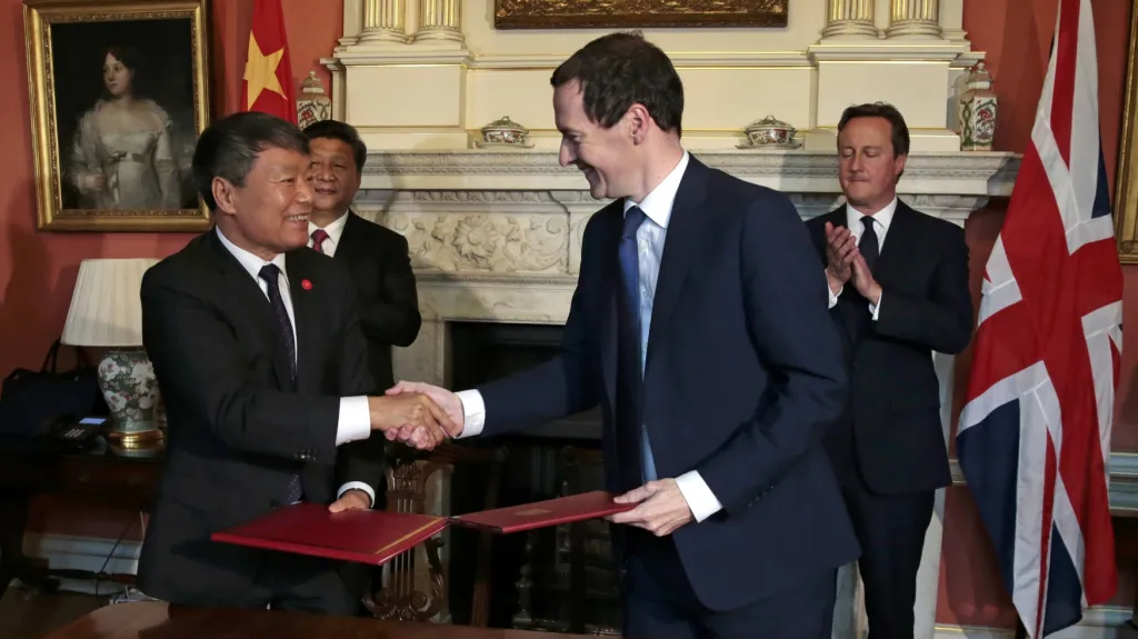 V sídle britského premiéra se uzavíraly miliardové obchody