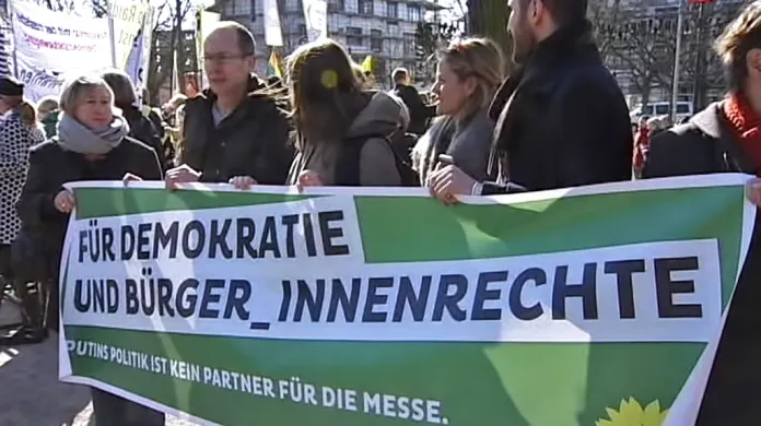 Protiputinovská demonstrace v Hannoveru