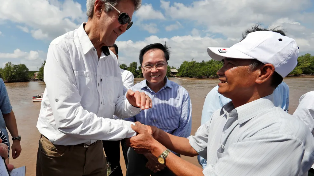 John Kerry a Vo Ban Tam