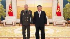 Ruský ministr obrany Sergej Šojgu a severokorejský diktátor Kim Čong-un