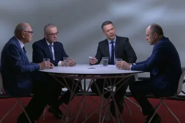 Obsluha dluhu dramaticky poroste a vláda o reformách nemluví, varují exministři