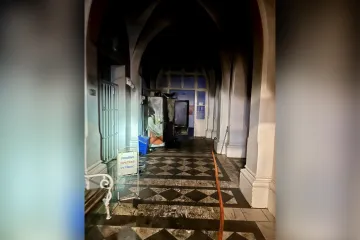 Policie obvinila dvojici kvůli požáru U Apolináře