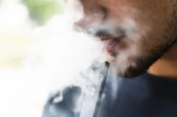 Elektronické cigarety mohou způsobovat poruchy erekce, naznačuje americká studie