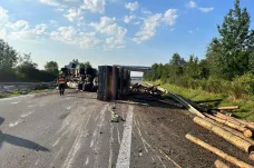 Dálnice D3 na Táborsku byla kvůli nehodě kamionu pět hodin uzavřena