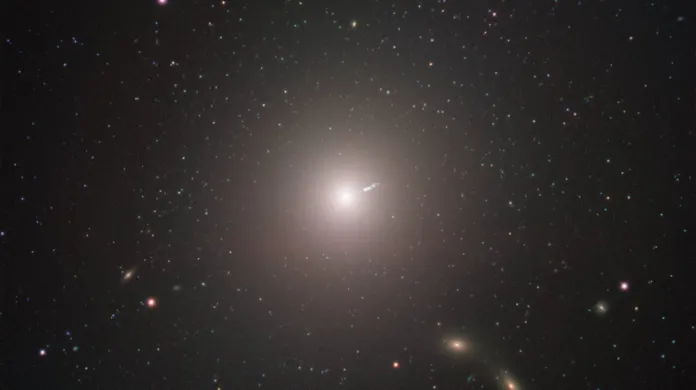 Messier 87 v dalekohledu ESO/VLT
