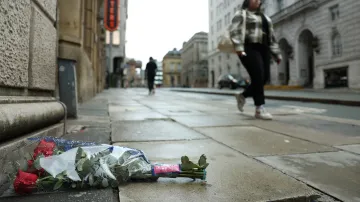 Muž najel do lidí na Water Street v Liverpoolu