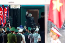 Kim Čong-un ukončil státní návštěvu Vietnamu a vrací se vlakem do KLDR