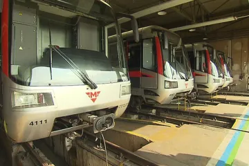 Praskliny podvozků odstavily už šest souprav metra