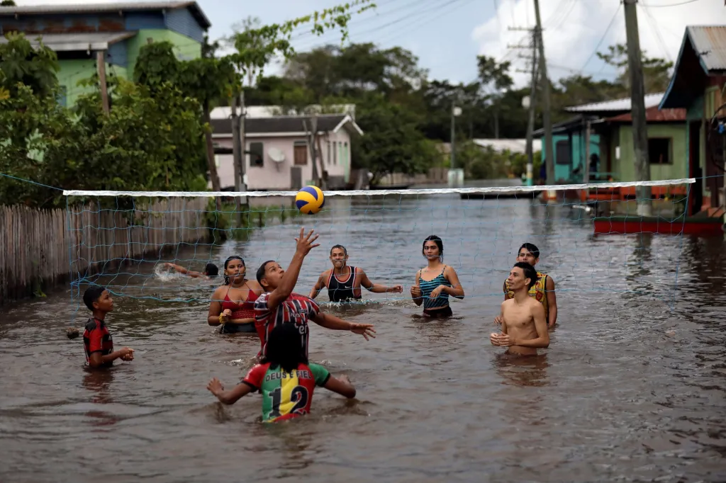 Koncem loňského roku se brazilské město Manaus stalo epicentrem pandemie. V současné době město prochází rozsáhlými záplavami