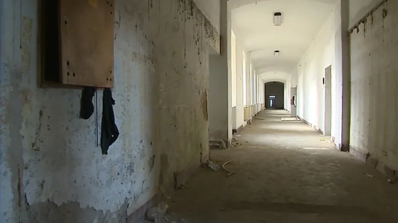 Prázdné chodby armádní budovy