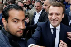 Macronův exporadce Benalla dostal rok vězení za napadení demonstrantů