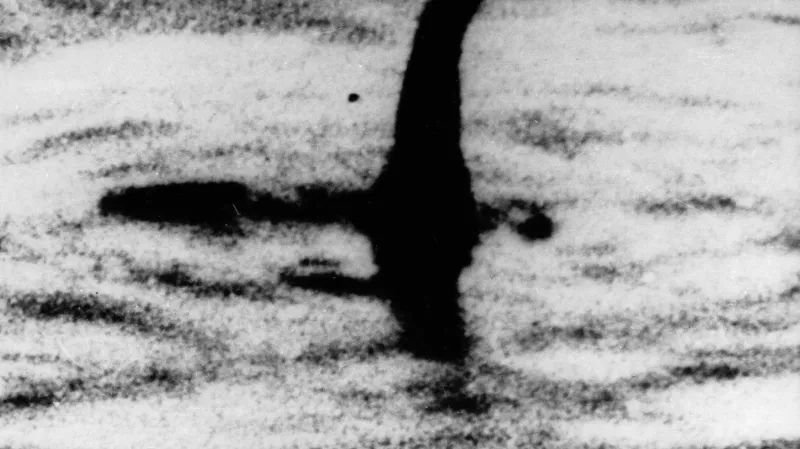 Známý podvržený snímek údajné Lochnesské příšery