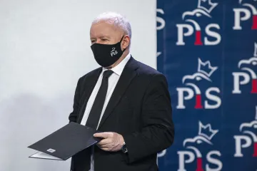 Kaczyński odsoudil Izrael za kritiku zákona, který může omezit navracení majetku