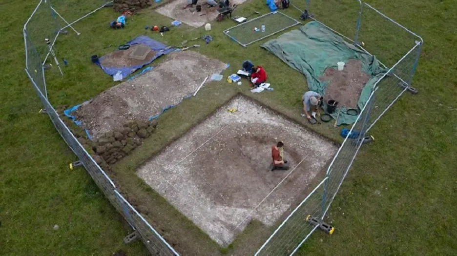 Archeologický výzkum jam ve Stonehenge