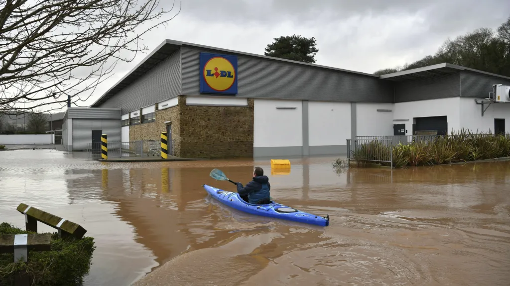 Wales od víkendu bojuje se záplavami