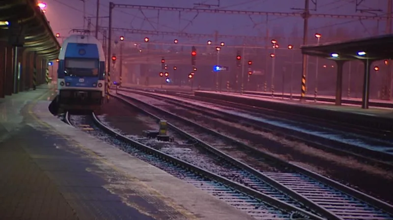 Ledovka ochromila i železniční dopravu
