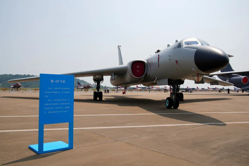 Bombardér Xian H-6 je postavený v licenci proudového bombardéru Tupolev Tu-16