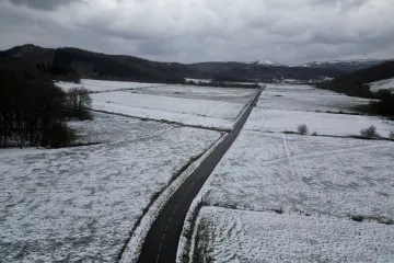 Na horách mohou vznikat závěje a sněhové jazyky. Výstraha platí do úterý, uvedli meteorologové