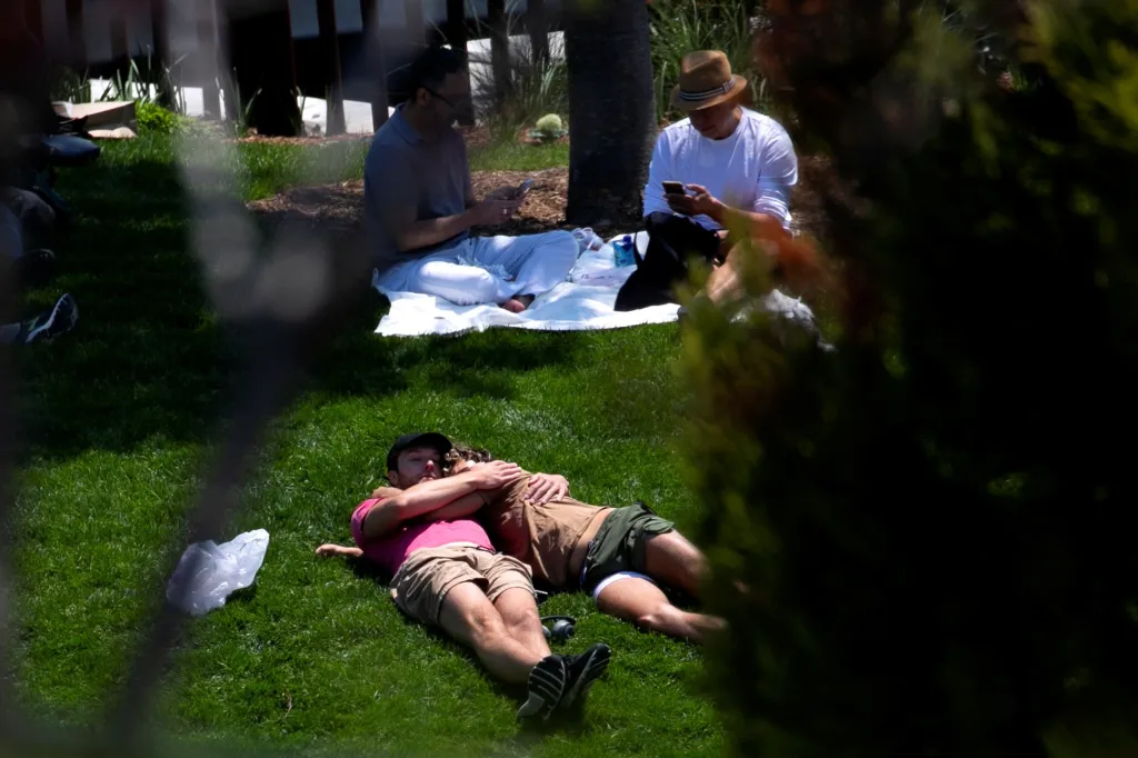 Manhattan mění svoji tvář. Pro návštěvníky otevřel novy umělý ostrov, na kterém vyrostl park