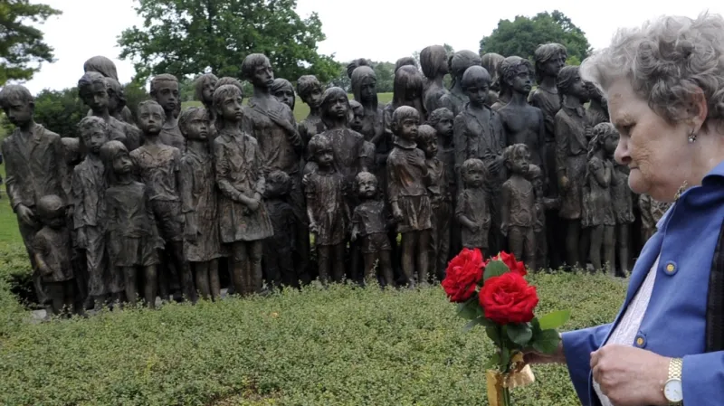 Pieta k 70. výročí vypálení Lidic