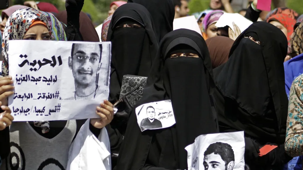 Protesty proti soudu s islamisty