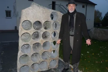 Pavel Opočenský vykřesává z kamene křehkost