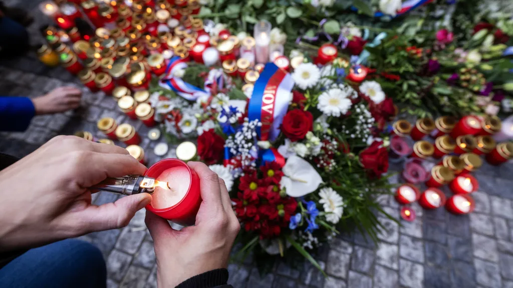 Veřejnost si připomíná Den boje za svobodu a demokracii a Mezinárodní den studentstva na Národní třídě v Praze