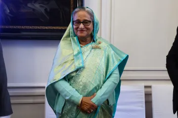 Premiérka Bangladéše rezignovala, do jejího sídla vnikly tisíce demonstrantů