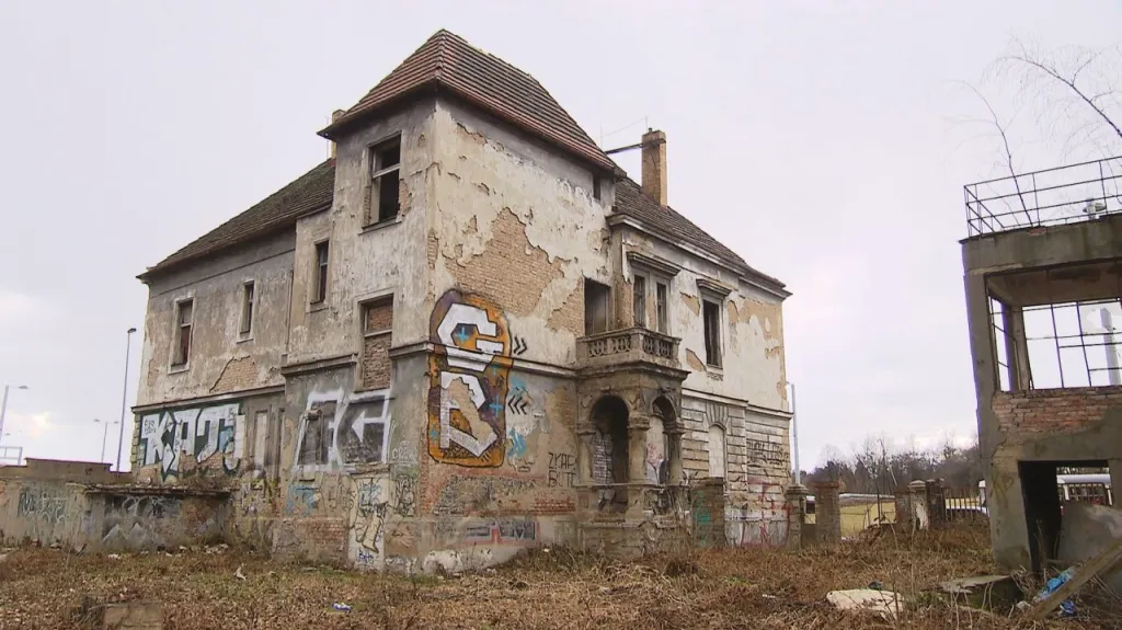 Historické vily v Praze 6 jsou v havarijním stavu