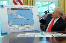 Prezident Trump představil veřejnosti nepravdivou mapu. Měla potvrdit, že hurikán Dorian zasáhne Alabamu