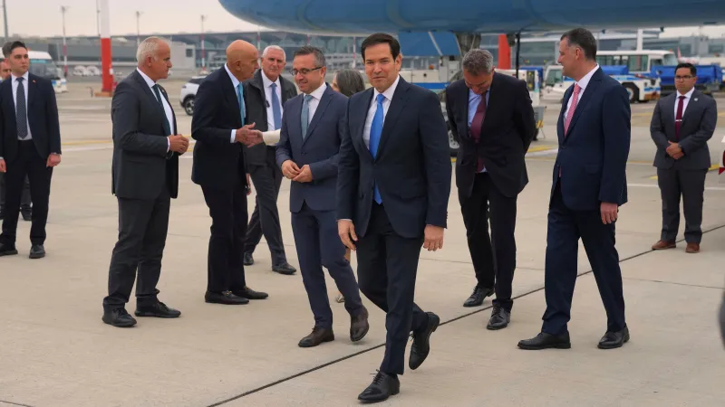 Marco Rubio po příletu do Istanbulu