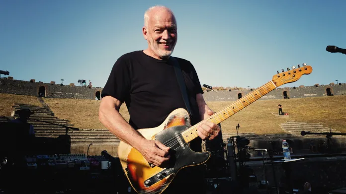 David Gilmour při koncertech v Pompejích