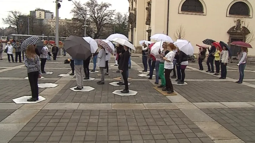 K vystoupení si vybrali příznačnou píseň Singing in the Rain