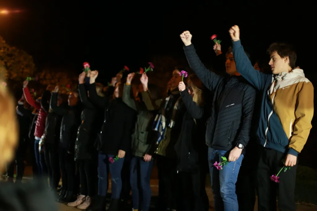 Vorlíčkovy sady u chrámu sv. Barbory a vystoupení studentů Gymnázia Jiřího Ortena o životě Václava Havla
