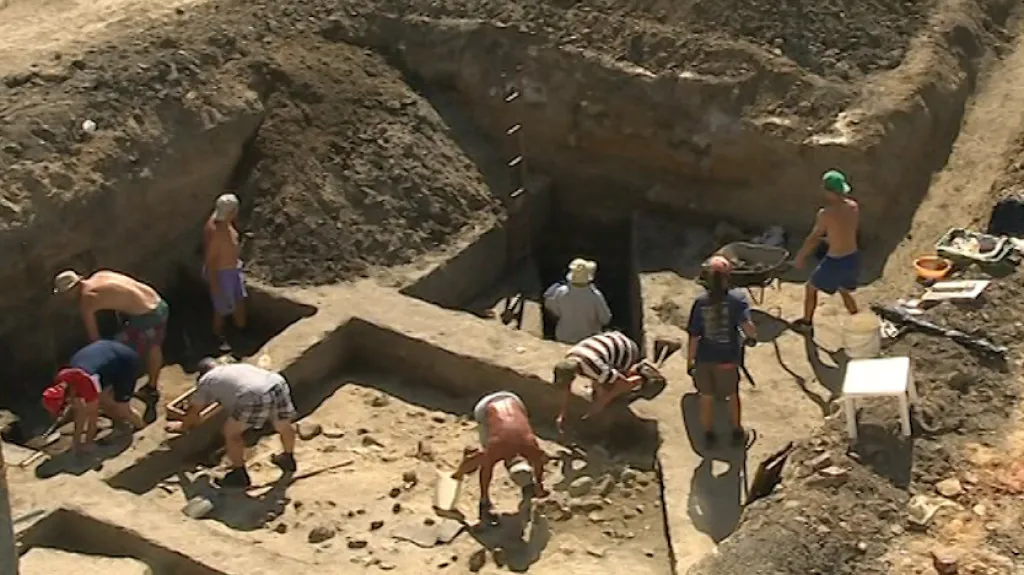 Archeologové kopali u nově budovaného kostela
