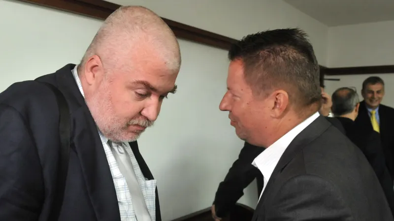 Milan Sněhota (vpravo) s advokátem Radkem Ondrušem