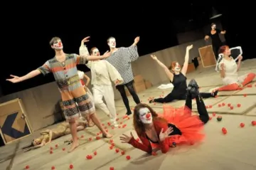 Čeká nás jen vyprázdněná plytkost komerční zábavy?