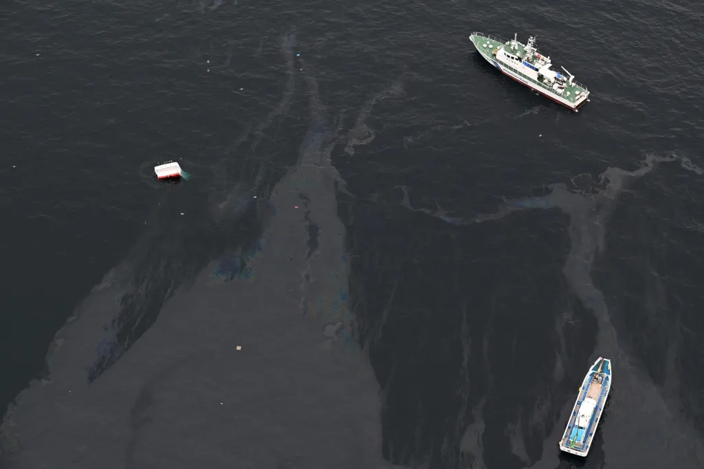 Ke srážce došlo ve vodách u města Toba v prefektuře Mie ve 13:00 místního času