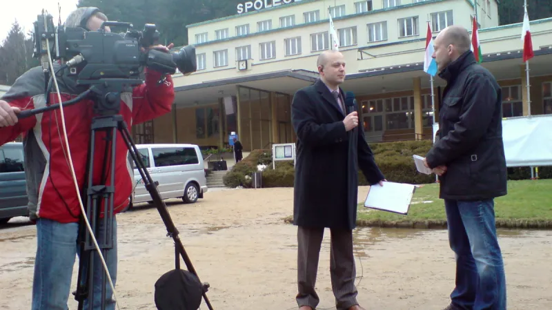 Michal Fila při živém vstupu do zpravodajství