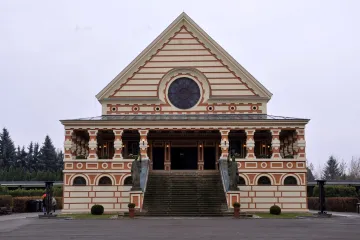 Chrám Spalovače mrtvol i perníková chaloupka. Pardubické krematorium bylo před sto lety hlavně symbolem nové doby