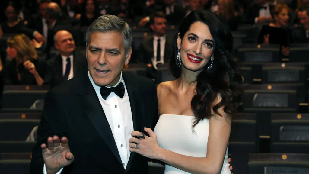 George Clooney a jeho žena Amal na francouzských filmových cenách César 2017
