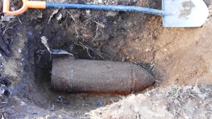 Největším nálezem je dělostřelecký granát dlouhý 60 centimetrů